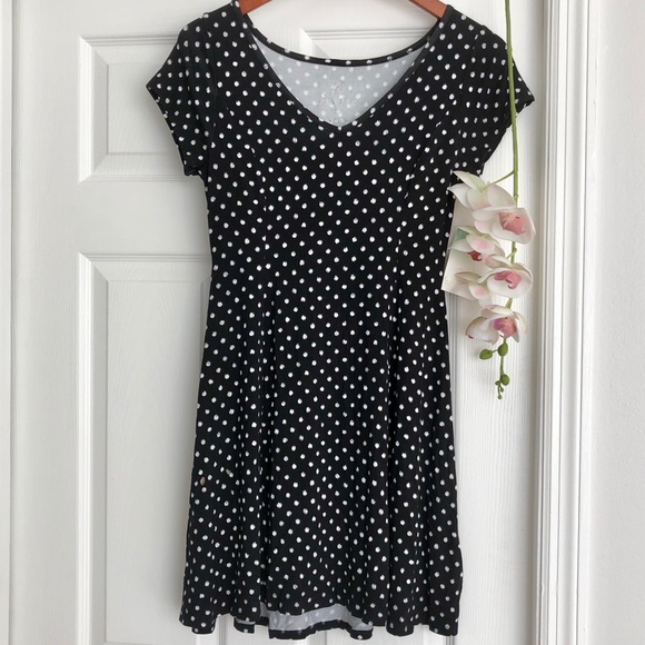 Decree Dresses & Skirts - ‼️SALE‼️ Polka Dots short sleeve Decree Midi Dress